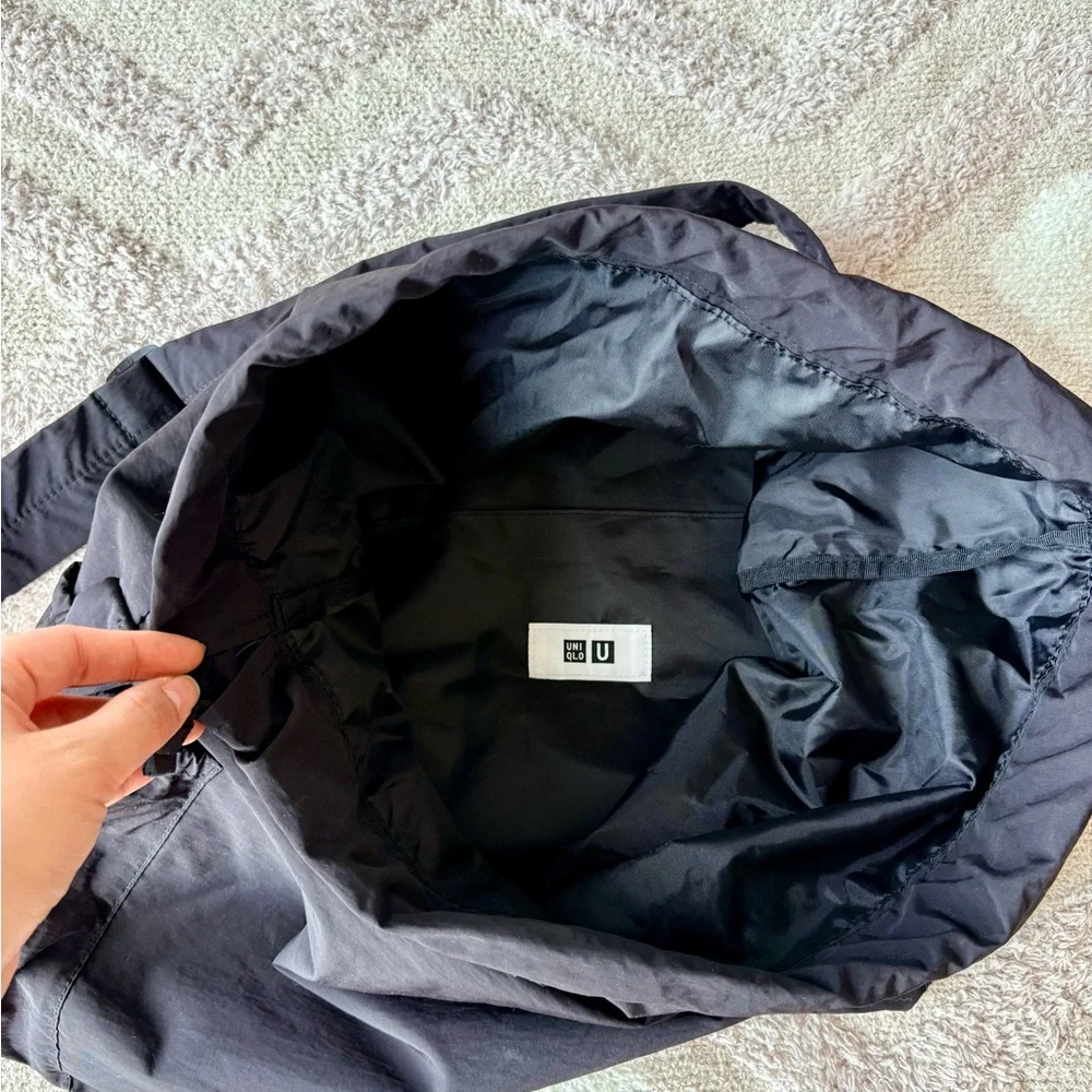 Uniqlo Black Women's Messenger Bag - Lightweight Crossbody - Picture 3 of 3